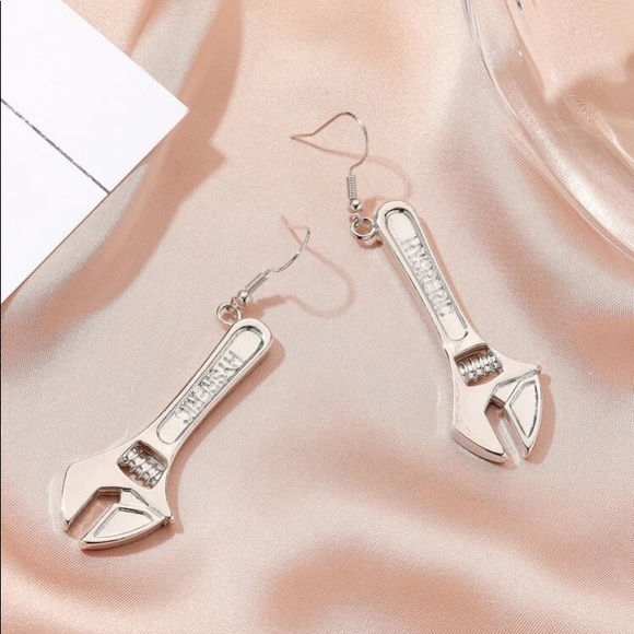 🔧 Awesome Mini Wrench Tool Drop Earrings 🔧 - Picture 3 of 3